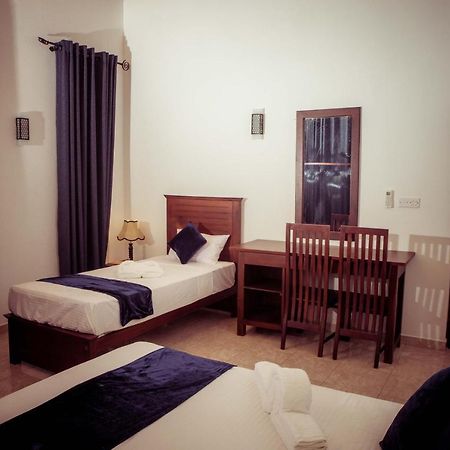 Villa 406 Seeduwa Buitenkant foto