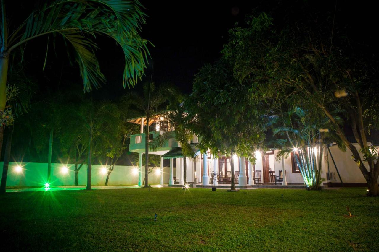 Villa 406 Seeduwa Buitenkant foto