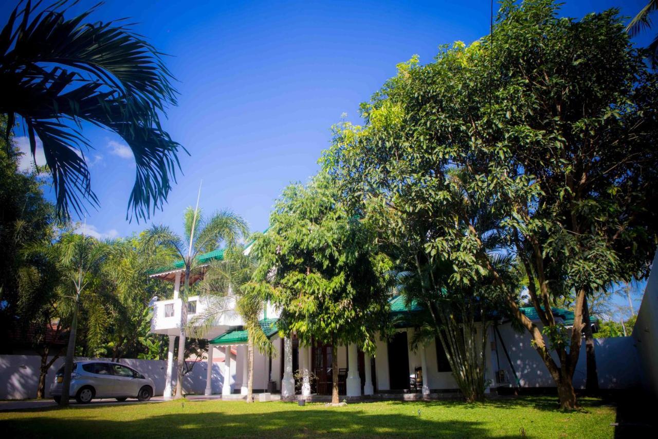 Villa 406 Seeduwa Buitenkant foto