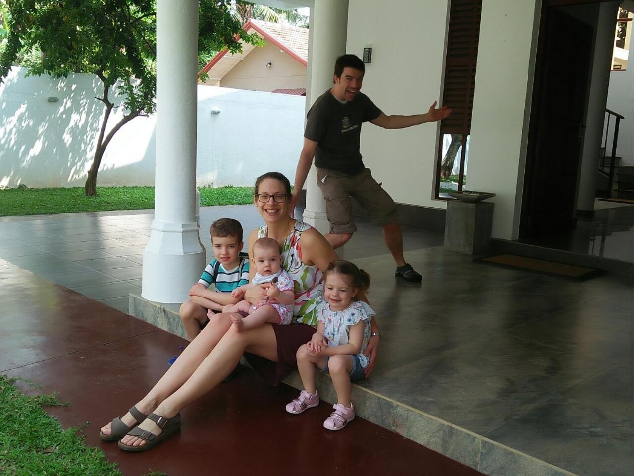Villa 406 Seeduwa Buitenkant foto