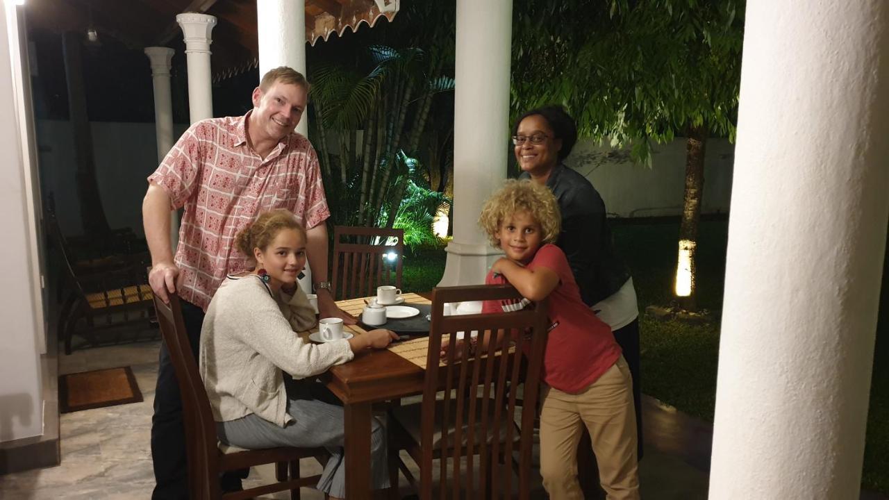 Villa 406 Seeduwa Buitenkant foto